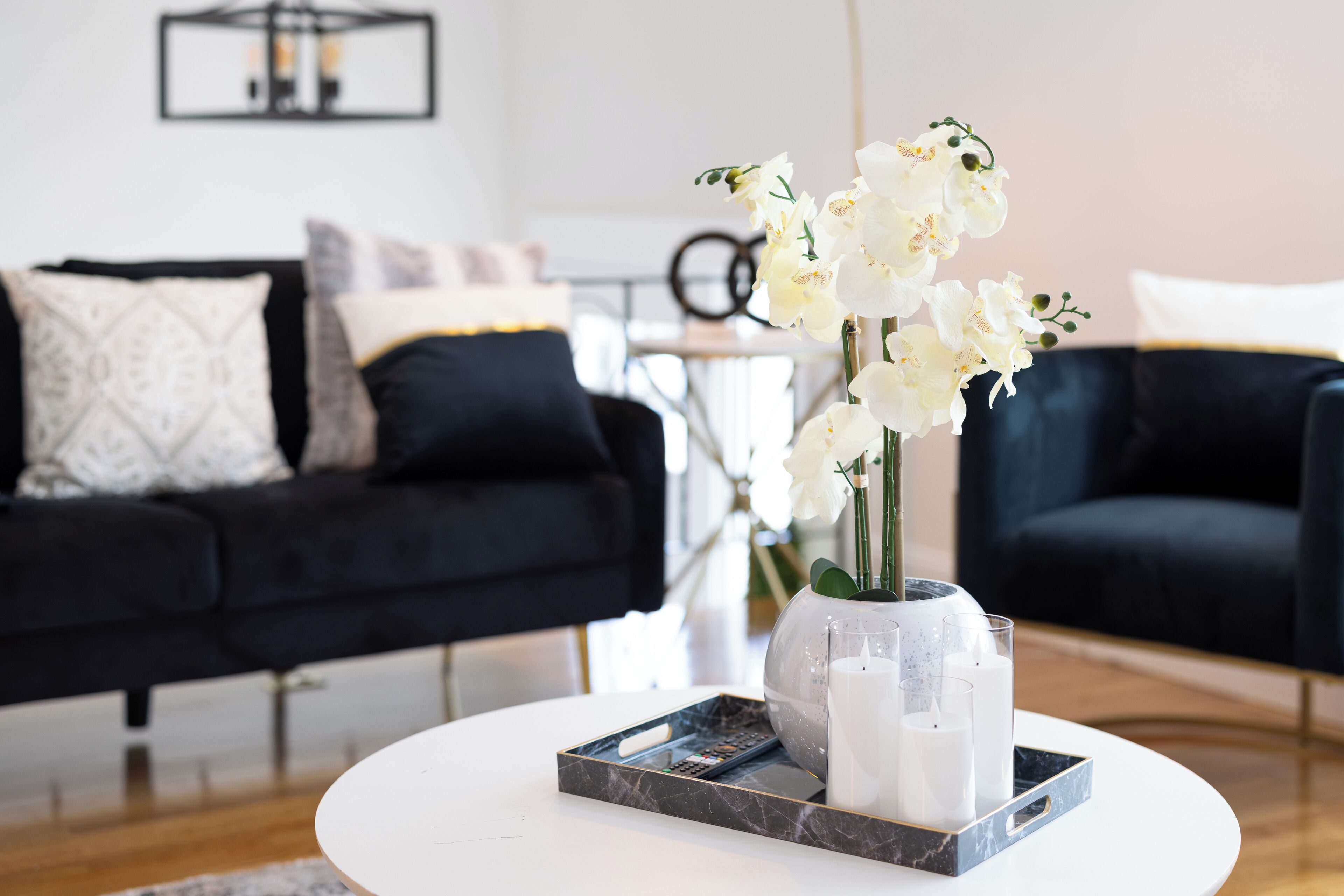 Een smart-tv en een open haard