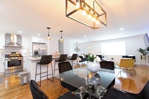 Spacious 4BR with Modern Amenities – Family-Friendly
