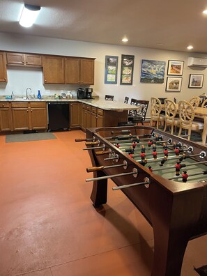 Games room - Huge Historic Downtown Minot 3bd Apartment (Minot)