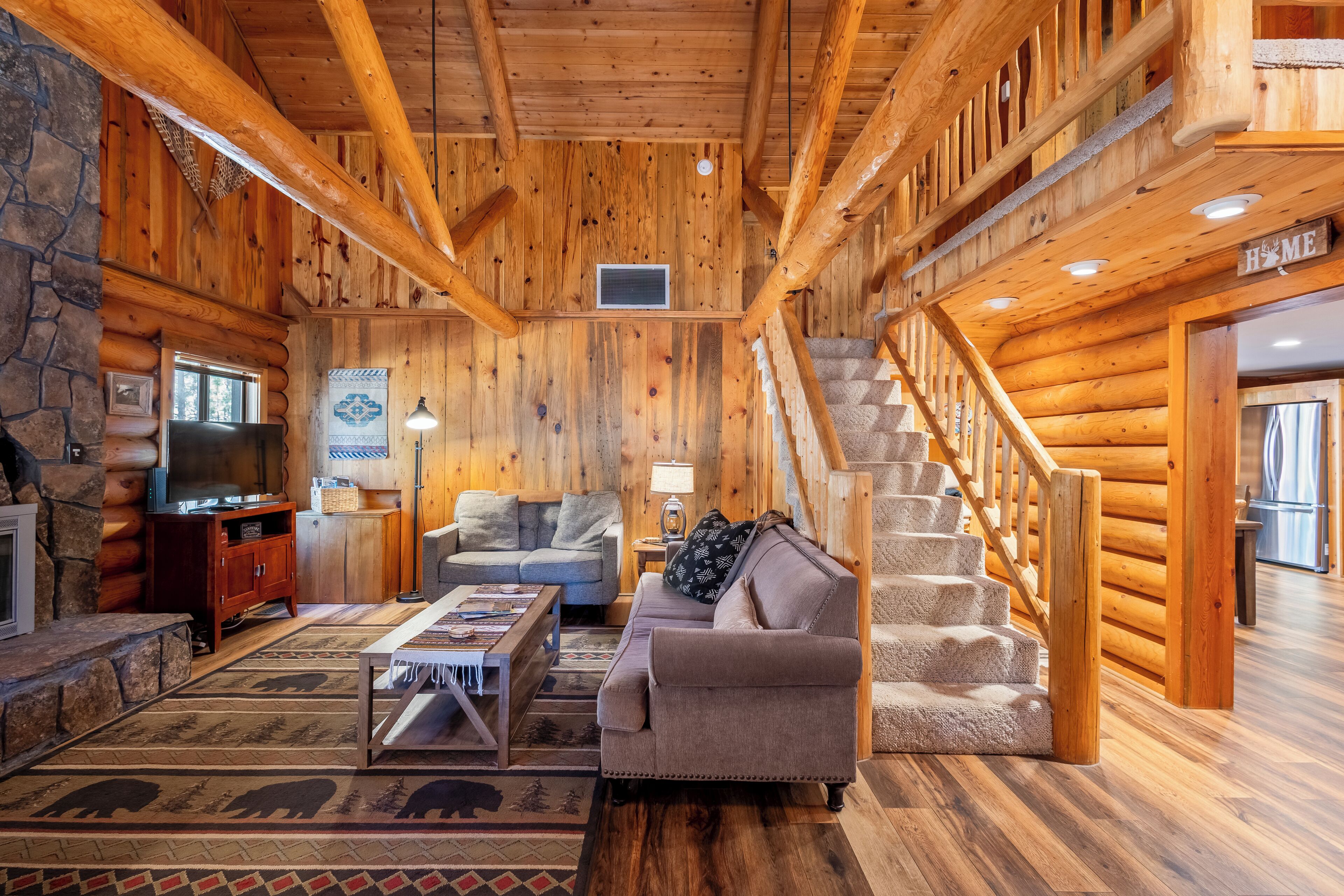 Smart-TV, peis og bøker