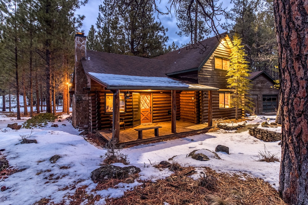 Recently Remodeled Sisters Cabin - Dog Friendly!