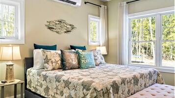 2 bedrooms, travel crib, free WiFi, bed sheets