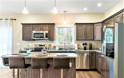 Shipbuilder's Retreat, Unit 2, Sleeps 6, 5 minutes to Harbor