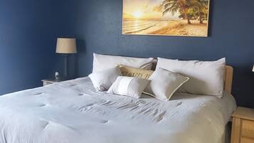 3 bedrooms, desk, iron/ironing board, free WiFi