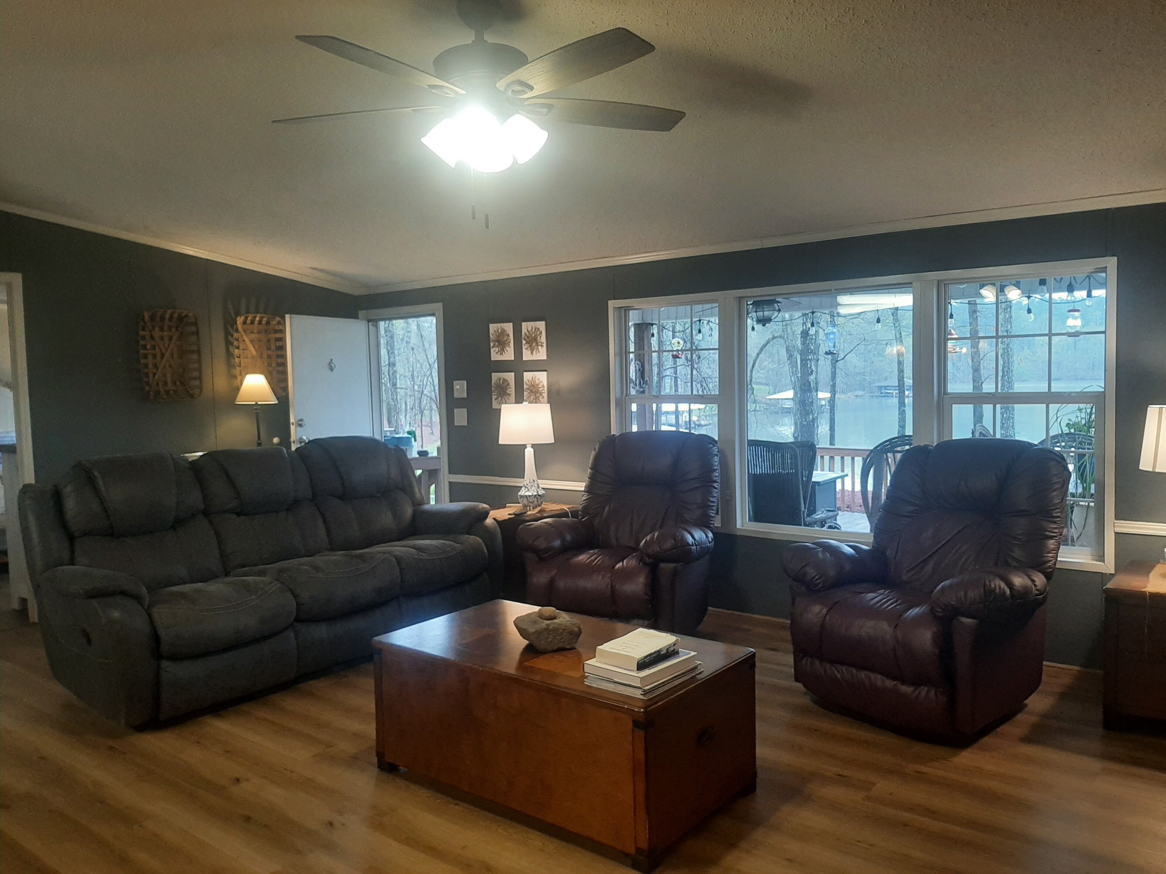 Lakefront Escape with Excellent Fishing