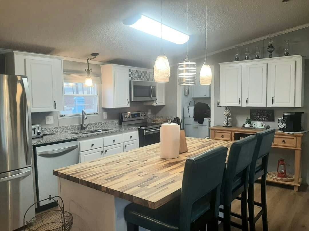 Lakefront Escape with Excellent Fishing