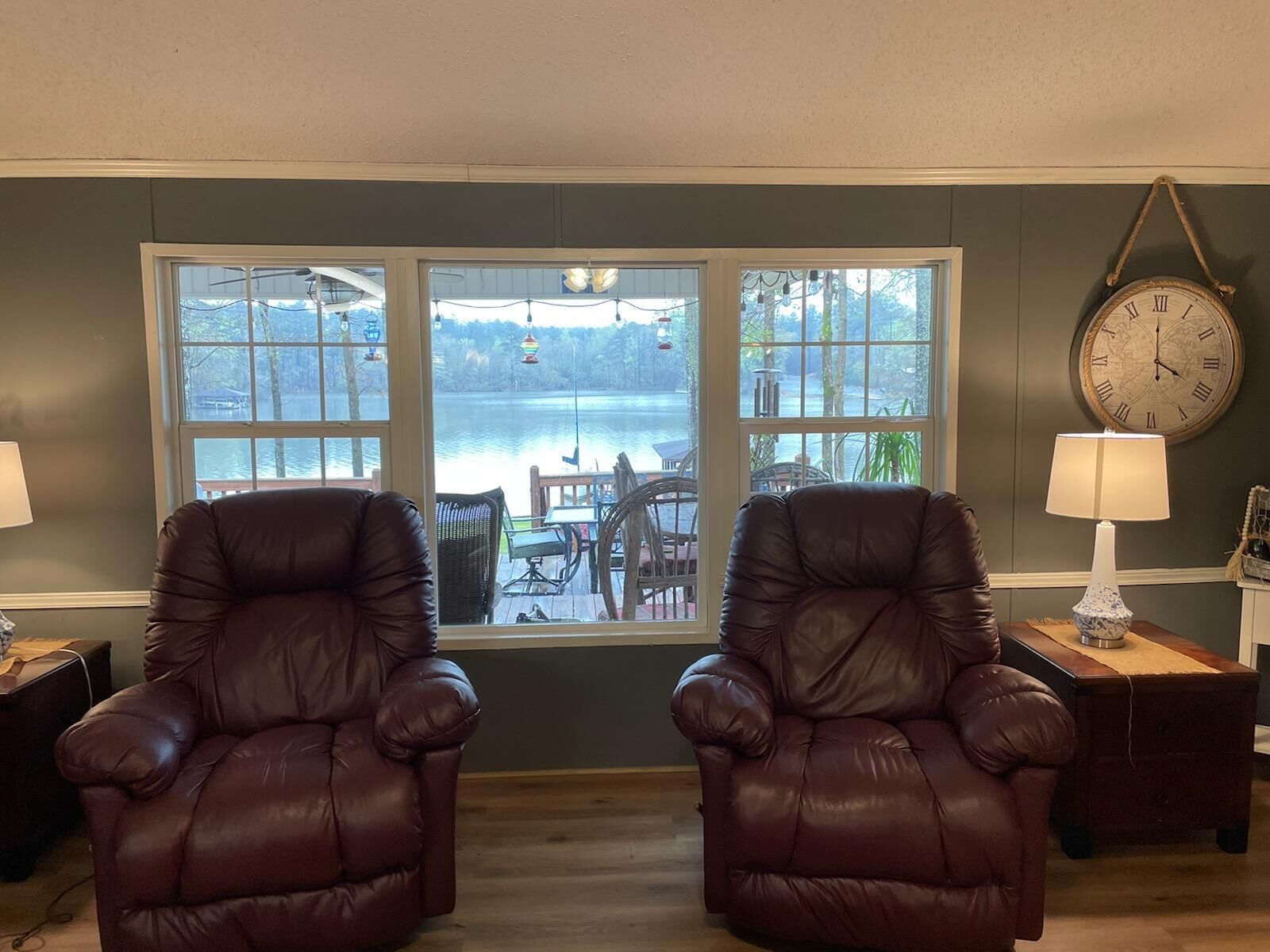 Lakefront Escape with Excellent Fishing