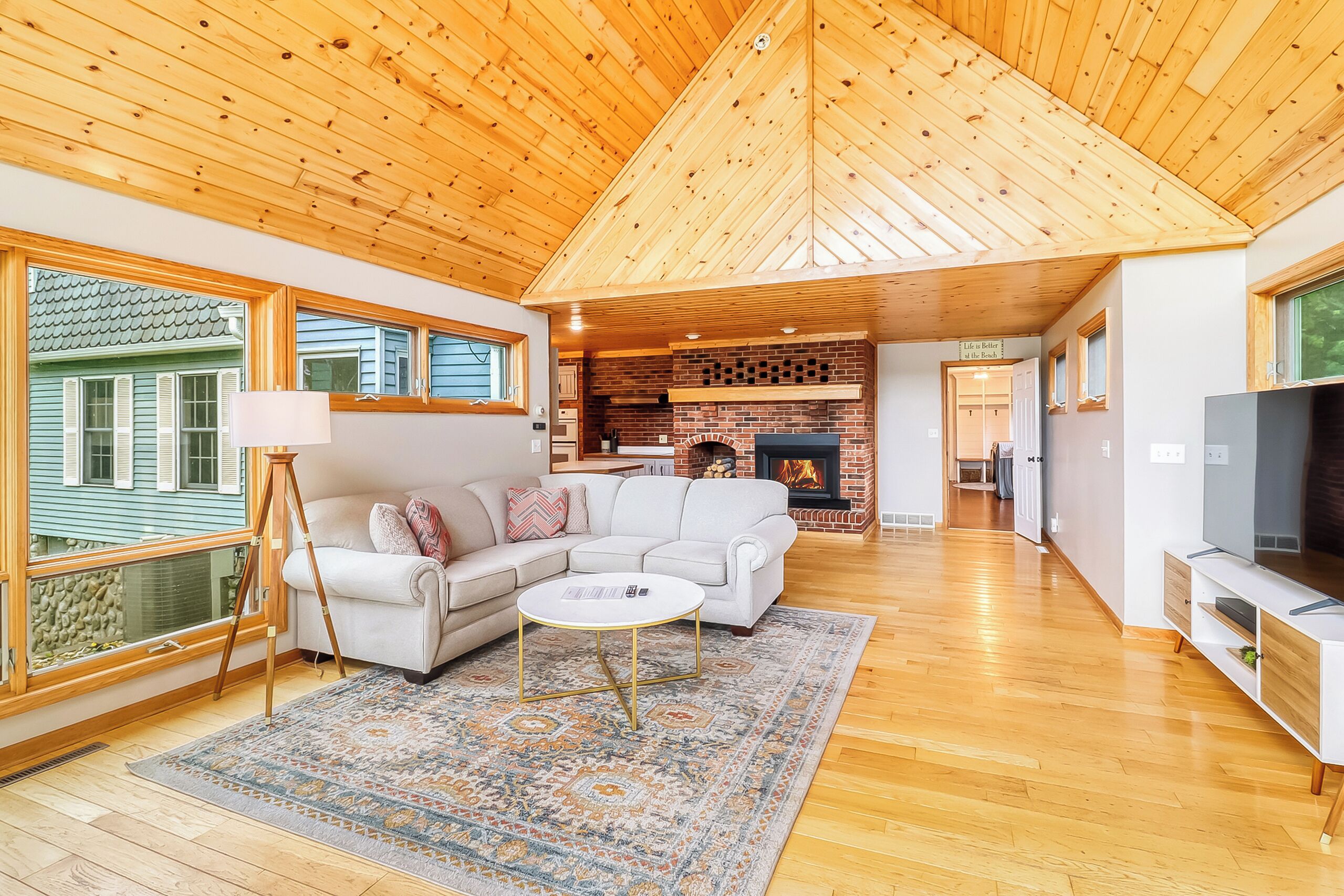 Amazing Lake Home w/Private Beach in heart of DL!  Accommodates large groups. 