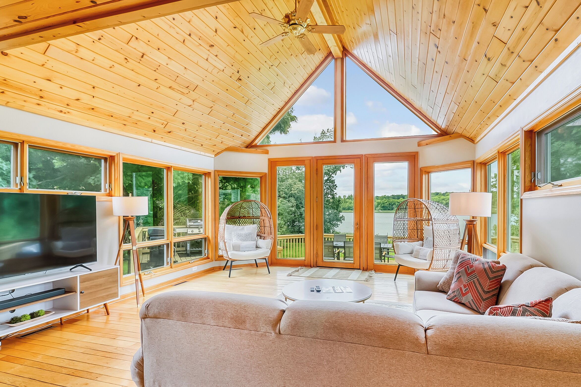 Amazing Lake Home w/Private Beach in heart of DL!  Accommodates large groups. 