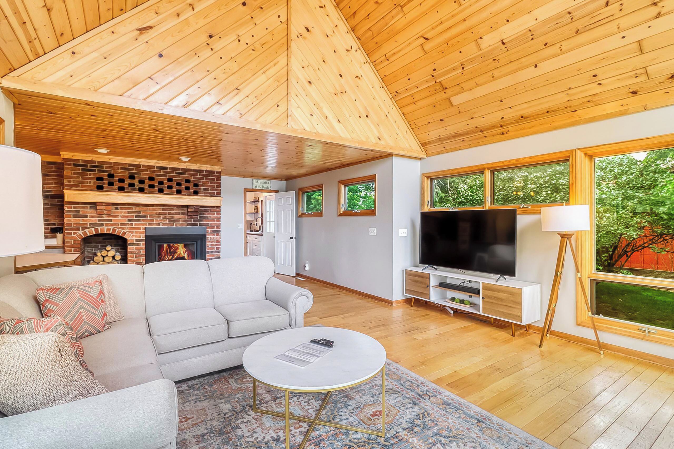 Amazing Lake Home w/Private Beach in heart of DL!  Accommodates large groups. 