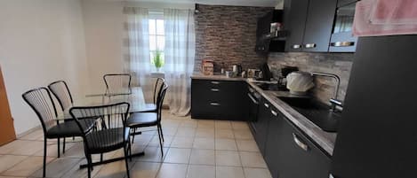 冰箱、微波炉、烤箱、炉灶