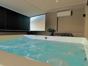 Luksus-studiosuite - boblebad - stueetage | Privat spabad