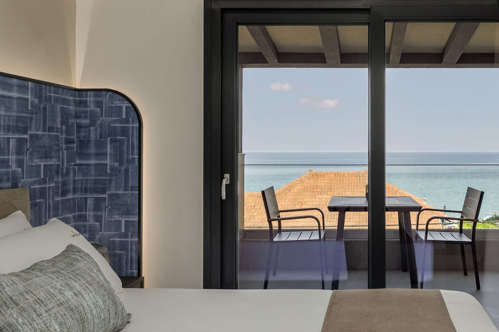 Costa De Luxe Suites
