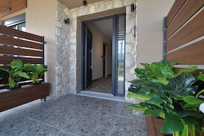 Property entrance - Niel Holiday Apartments, Panel Hospitality Homes & Villas (Dio-Olympos)