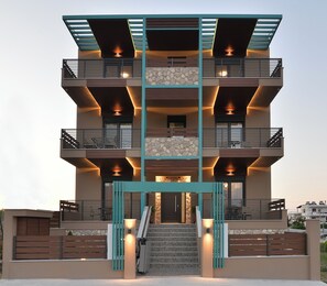Front of property - Niel Holiday Apartments, Panel Hospitality Homes & Villas (Dio-Olympos)