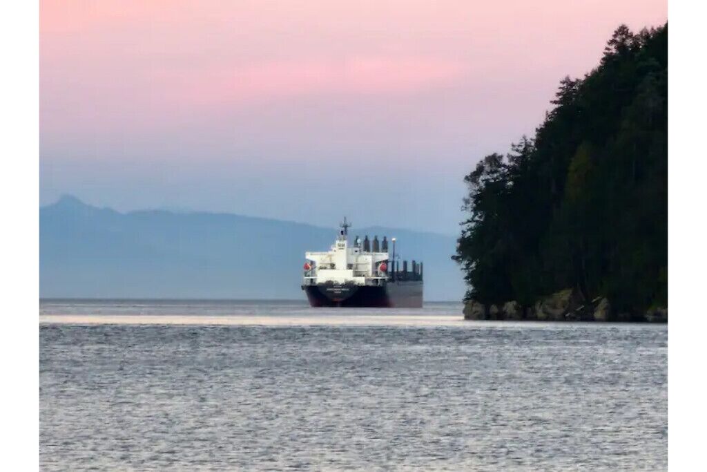 Fantastic 2 bedroom Ocean front home