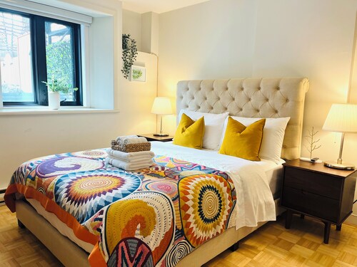 Modern Luxury Home | Free PRIVATE Parking | near Downtown/ Metro/ Park