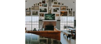 Red Farmhouse on 17 acres~20 min to Magnolia Silos