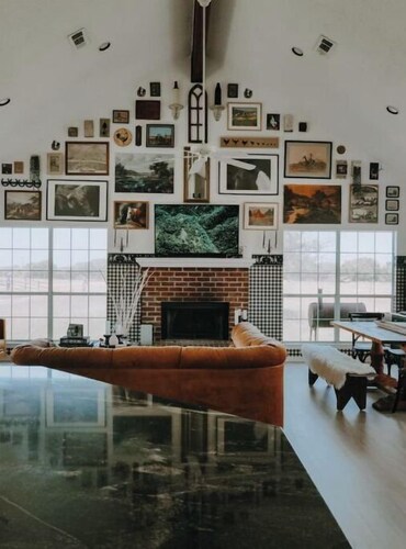 Red Farmhouse on 17 acres~20 min to Magnolia Silos