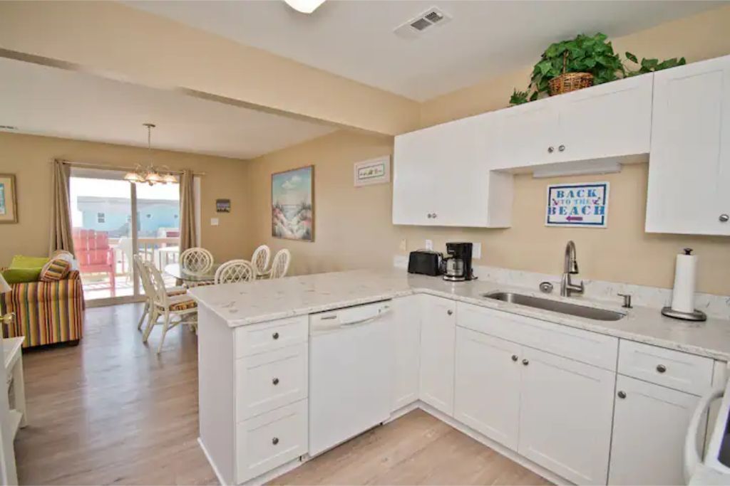 Dog Friendly Beach Paradise Steps away from the Beach - Pet Fee Included