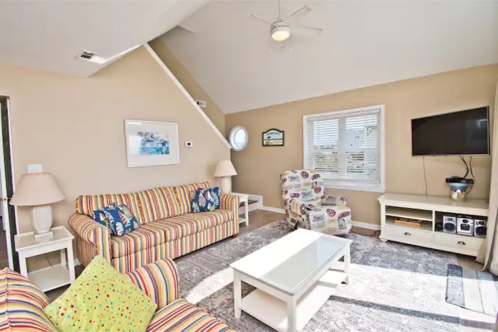 Dog Friendly Beach Paradise Steps away from the Beach - Pet Fee Included