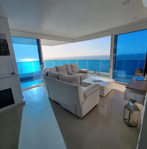 Hermoso Penthouse de 4 habitaciones frente al Mar