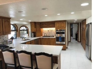 Geladeira, micro-ondas, fogão, cooktop