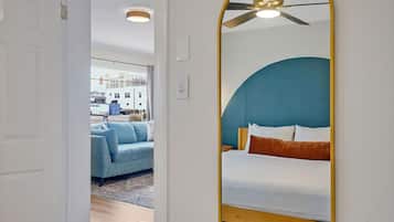 Suíte, 1 cama King e sofá-cama | Wi-Fi de cortesia, roupa de cama