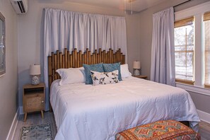 1 bedroom, WiFi - Beach Vibe 2 Miles to Whiskey Row Main Street Louisville Bourbon City Museum Row (Clarksville)