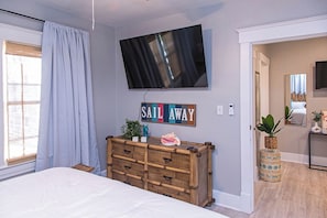 1 bedroom, WiFi - Beach Vibe 2 Miles to Whiskey Row Main Street Louisville Bourbon City Museum Row (Clarksville)