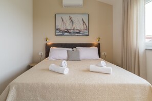 3 bedrooms, in-room safe, iron/ironing board, travel crib