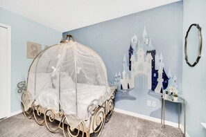 7 bedrooms, iron/ironing board, free WiFi, bed sheets