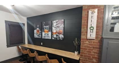 Speakeasy close to Bourbon Row