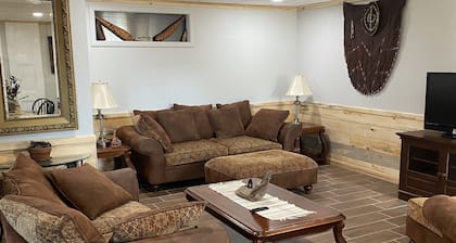 Active âfarmetteâ New apartment (the Knotty Pine). Nearby restaurants, fitness