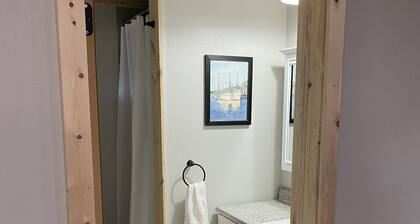 Active “farmette” New apartment (the Knotty Pine). Nearby restaurants, fitness