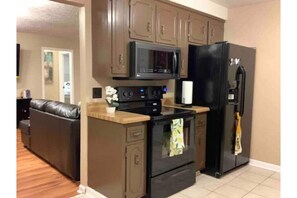 Private kitchen - Beautiful, Spacious, Quiet Home-Central Location (Clarksville)