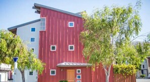 Exterior - Charming modern guest suite with private entrance (San Luis Obispo)