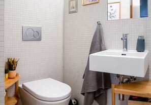 Hair dryer, towels, soap, toilet paper - Tiny House: Les Nomades (Sierre)
