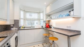 Family House | Private kitchen | Fridge, microwave, oven, stovetop