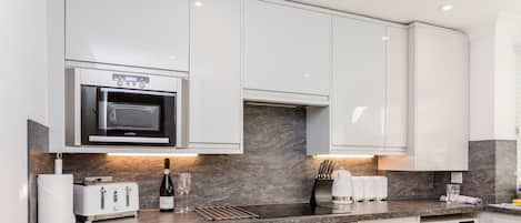 Family House | Private kitchen | Fridge, microwave, oven, stovetop