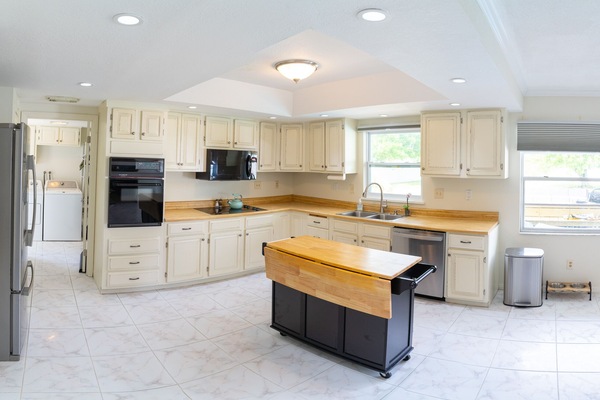 Frigorífic, microones, forn i placa de cuina