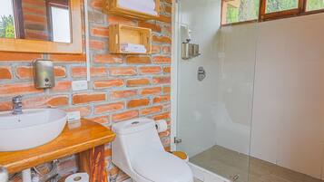 Standard-bungalow, 1 makuuhuone | Kylpyhuone | Suihku, pyyhkeet, saippua, vessapaperi