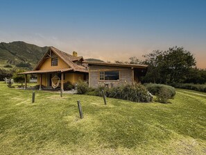 Standard Cottage | Individually decorated, bed sheets - Maimará (Olmedo)