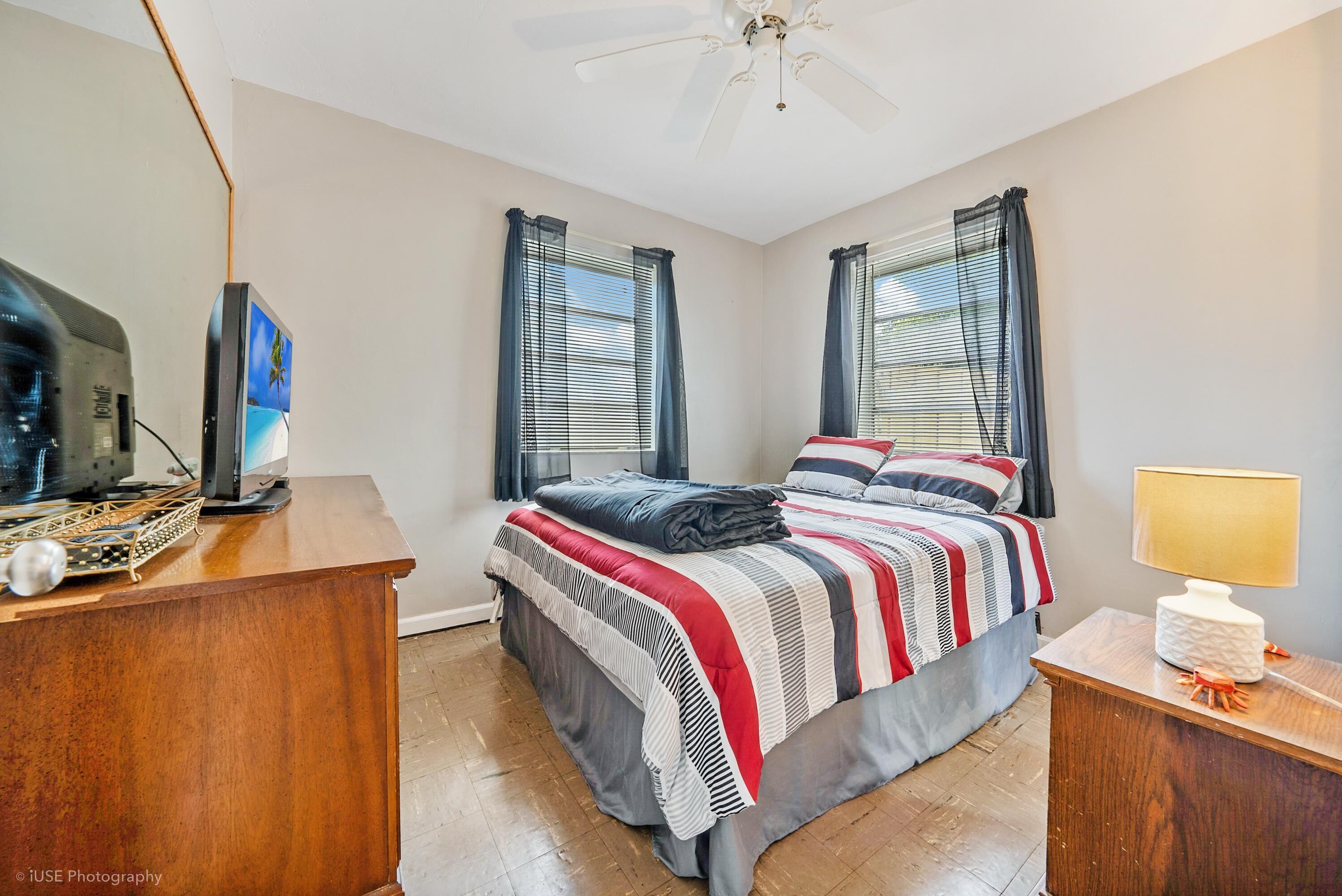 Lovely 3BR Style Home w Porch/BBQ, close to beach