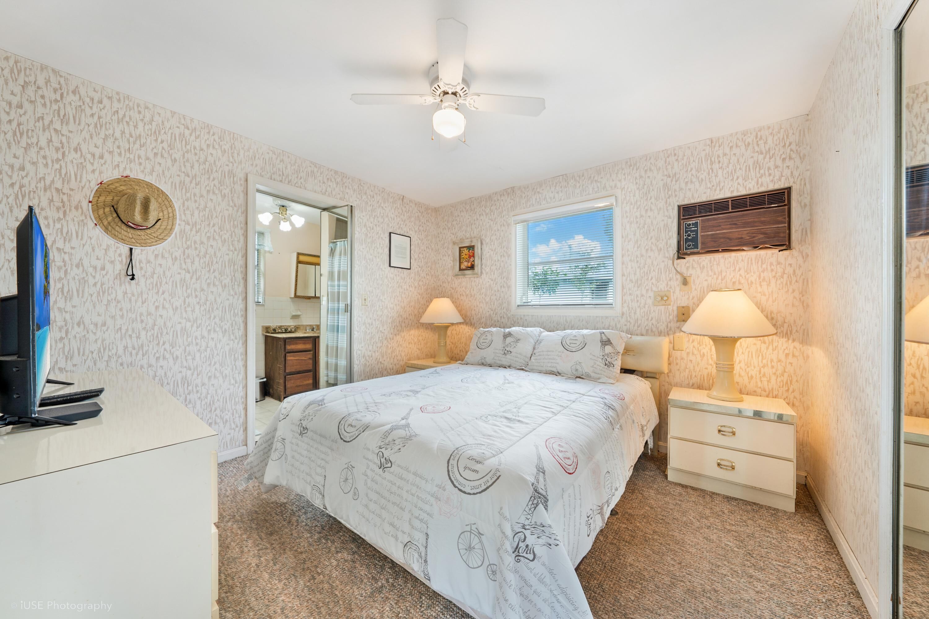 Lovely 3BR Style Home w Porch/BBQ, close to beach