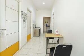 Dining - OYO 3782 Gunung Anyar (Surabaya)