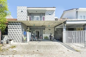 Exterior - OYO 3782 Gunung Anyar (Surabaya)