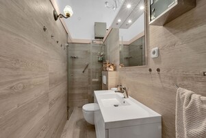 Panoramic Room, 1 Double Bed, Sea View, Beachside | Bathroom