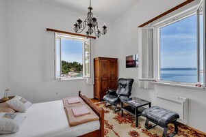 Panoramic Room, 1 Double Bed, Sea View, Beachside | Free WiFi, bed sheets
