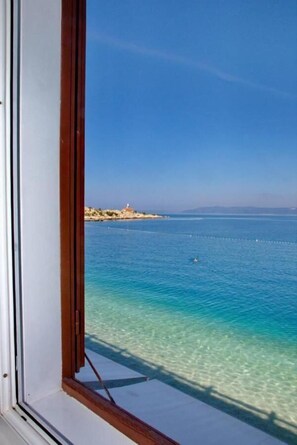 Panoramic Room, 1 Double Bed, Sea View, Beachside | Free WiFi, bed sheets - Beach rooms Riviera (Makarska)
